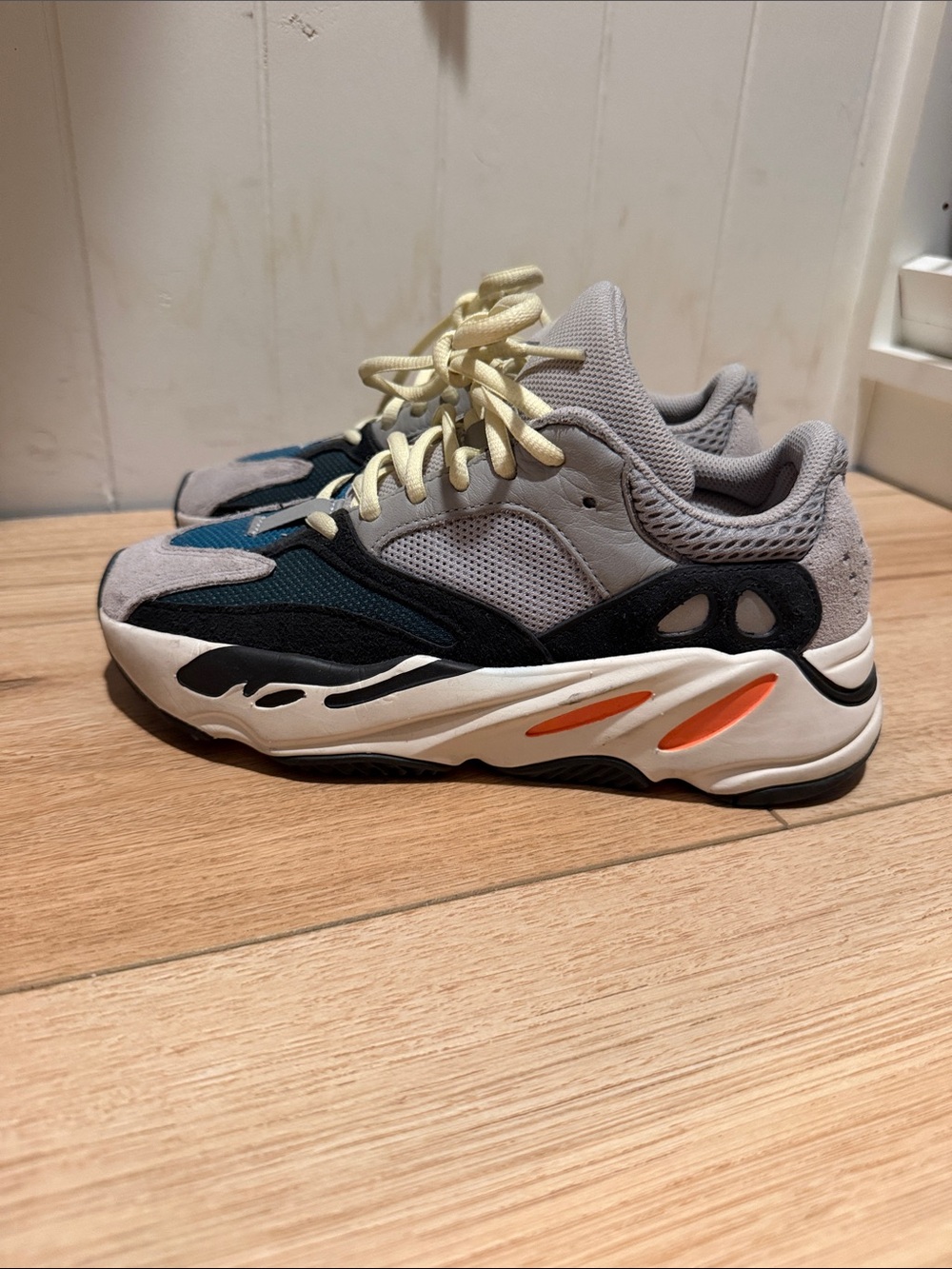 adidas Yeezy Boost 700